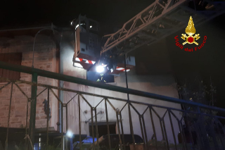 Serra San Quirico - Fiamme in casa, vigili del fuoco in azione